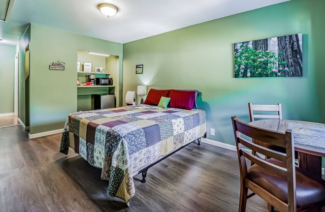 Darling Studio Near the Beach & State Parks w/ Kitchenette, Free WiFi, & More!