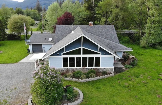 Darrington Majestic White Horse Mountain Home