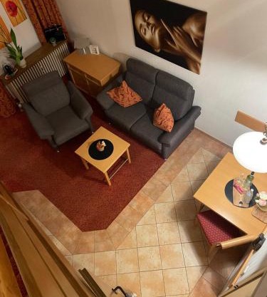 Das CLASSIQUE Galerieappartement - Wohlfühlen auf zwei Etagen, TV, ruhiger Balkon, Poseidon Therme im Haus, sowieso Kinder und Vierbeinerfreunde willkommen, Parkgarage