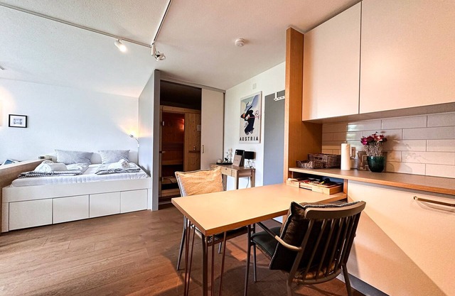 Das wunderschöne, gemütliche 1- Raum Apartment mit Sauna ist zentral gelegen in