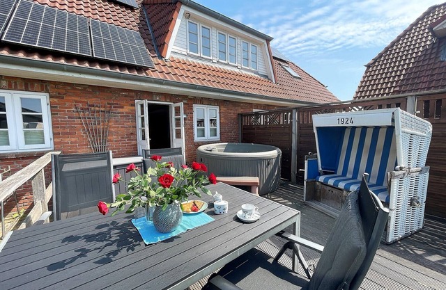 Dat groote Diekhuus - Whirpool, Terrasse, eingezäunter Garten, Sauna, Strandkorb