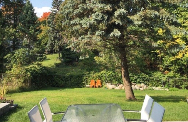 DaVel DeLuxe Garden view