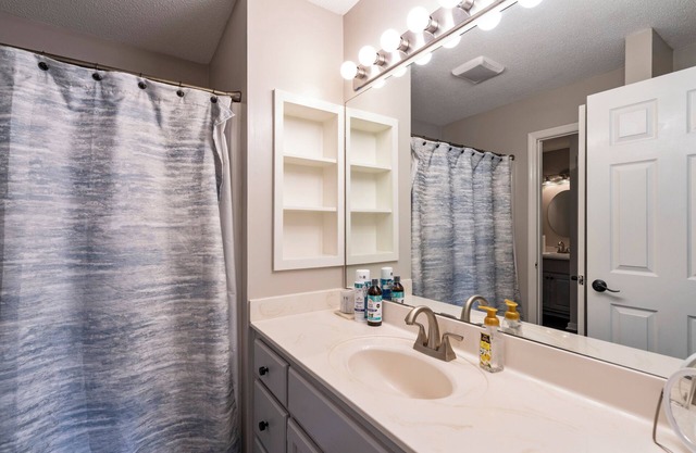 Dawg Day abode!…walking distance to Beechwood, 2.5 miles from Sanford stadium!..