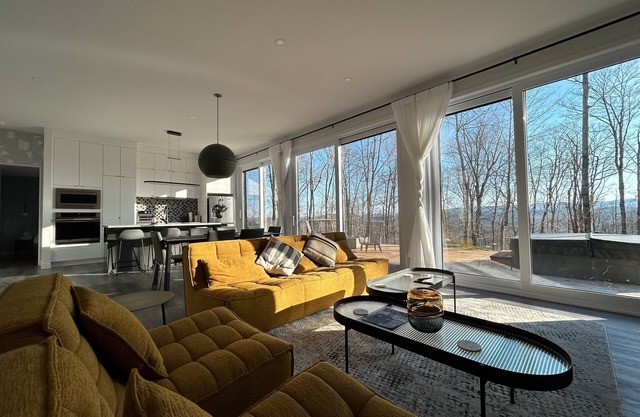 DAX HOUSE: Modern luxury escape in Mont-Tremblant