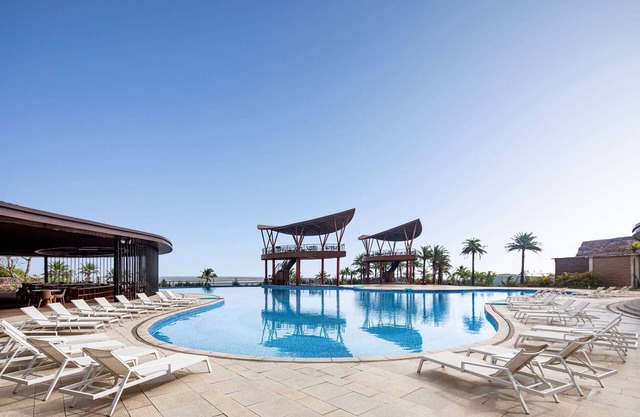 Days Hotel By Wyndham Fangchenggang Bailang Beach