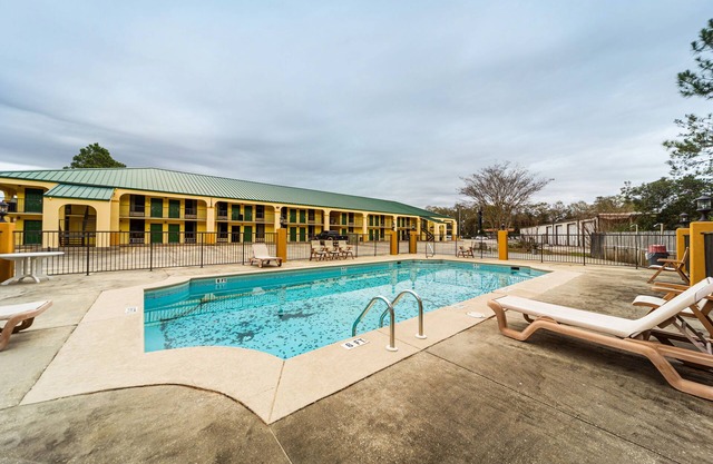 OYO Hotel Atmore AL Hwy 21