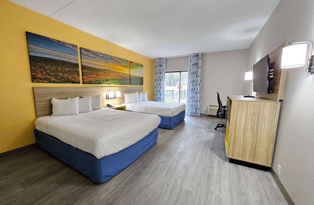 Days Inn by Wyndham Berlin Meriden