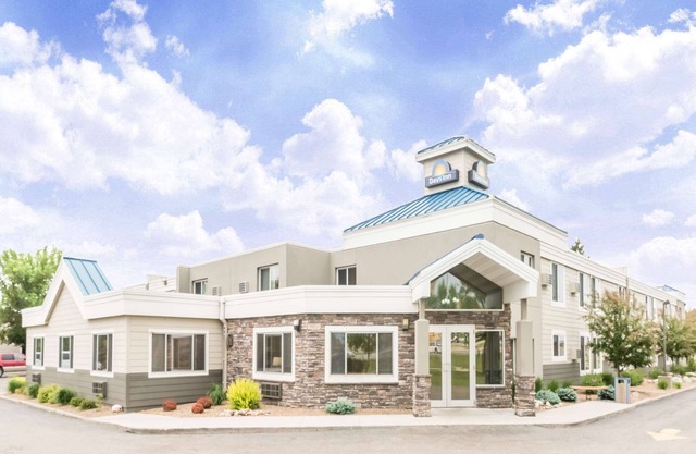 Days Inn by Wyndham Bismarck