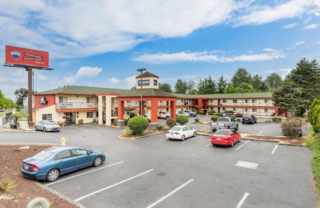 Days Inn by Wyndham Federal Way