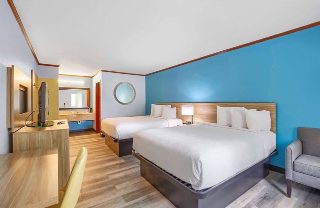 Days Inn by Wyndham Foley