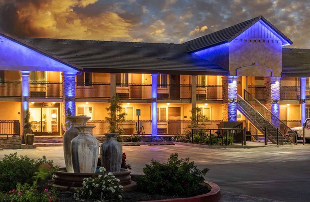 Days Inn by Wyndham Galt/Elk Grove South