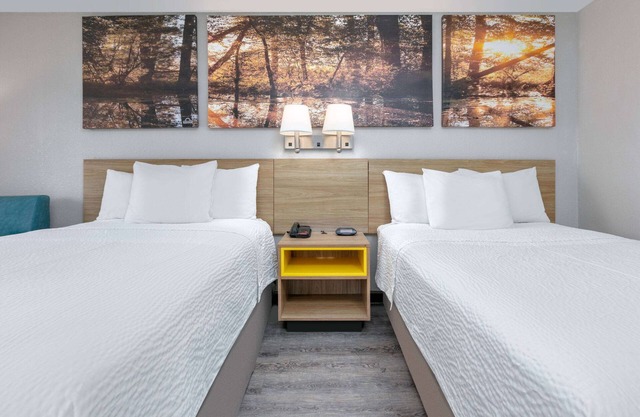 Days Inn by Wyndham Greenville MS