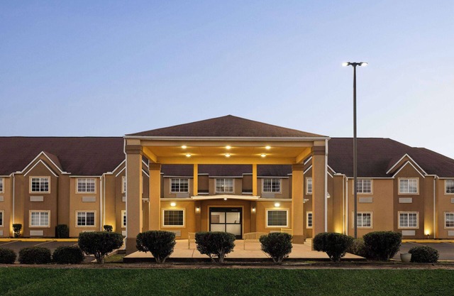 Days Inn By Wyndham Jackson Downtown