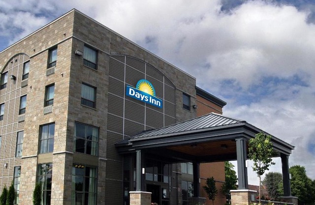Days Inn by Wyndham Levis