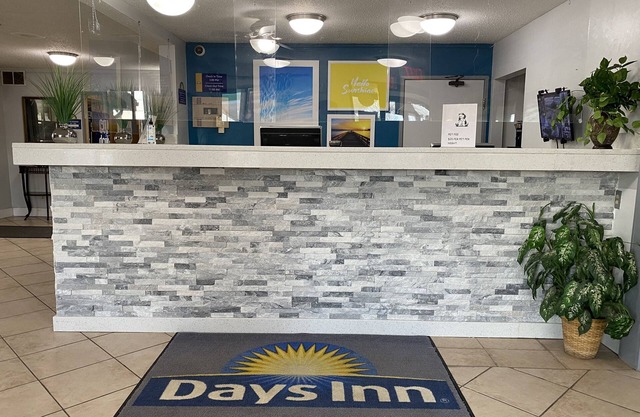 Days Inn by Wyndham Oglesby/ Starved Rock