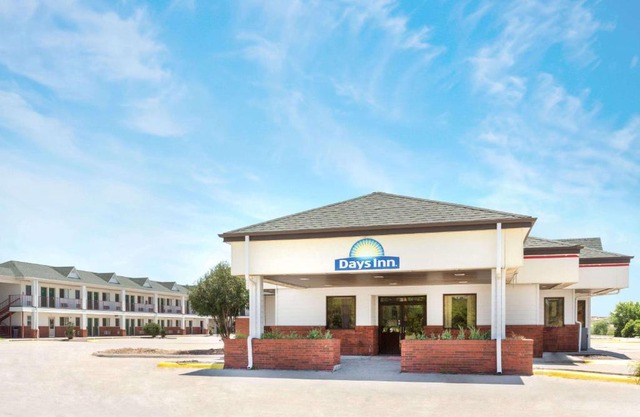 Days Inn by Wyndham Paxton