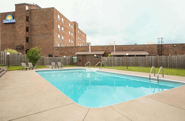 Days Inn by Wyndham Renfrew Conference Centre