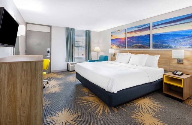 Days Inn by Wyndham Roanoke Near I-81