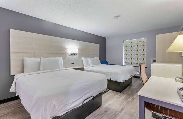 Days Inn by Wyndham Savannah Gateway I-95