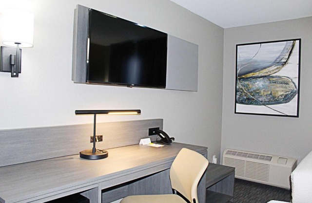 Days Inn by Wyndham Stony Plain