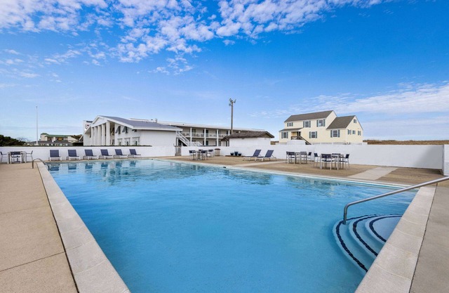 Days Inn by Wyndham Kill Devil Hills Oceanfront - Wilbur