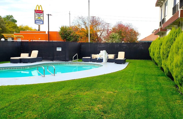 Days Inn by Wyndham Woodland