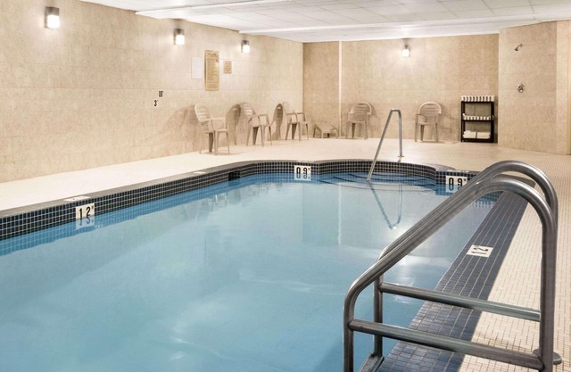 Days Inn & Suites by Wyndham Cochrane