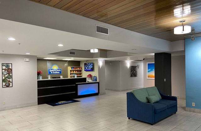 Days Inn & Suites by Wyndham Ridgeland