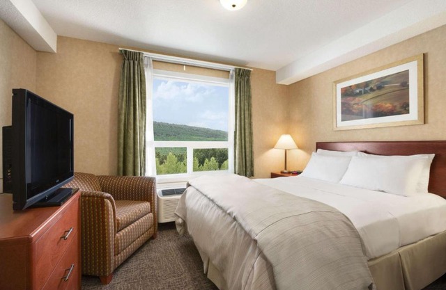 Days Inn & Suites by Wyndham Cochrane
