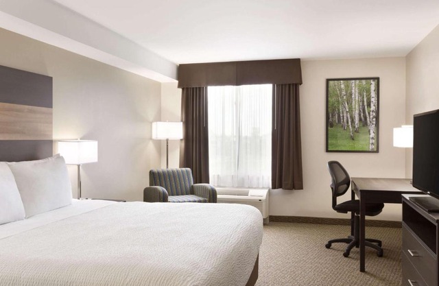 Days Inn & Suites by Wyndham Lindsay