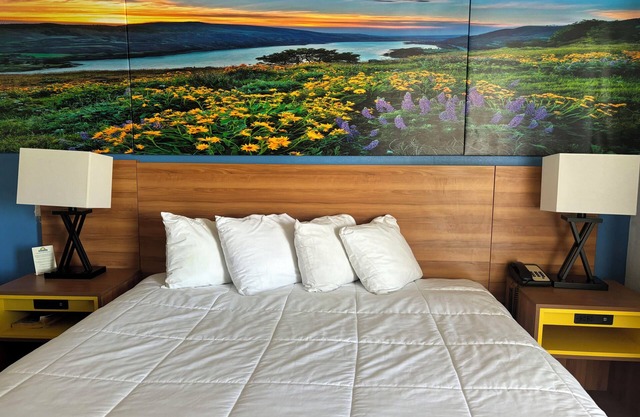 Days Inn & Suites by Wyndham Needles