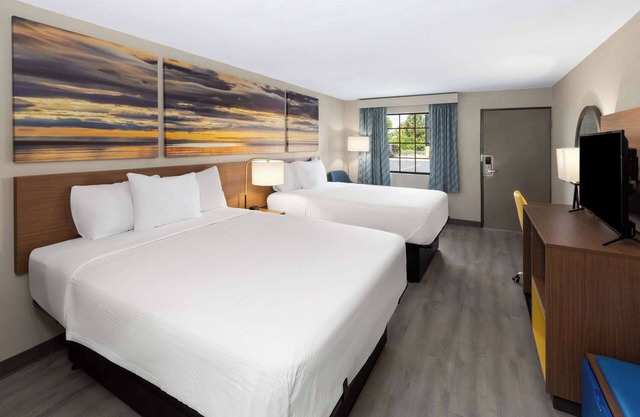 Days Inn & Suites by Wyndham Vicksburg