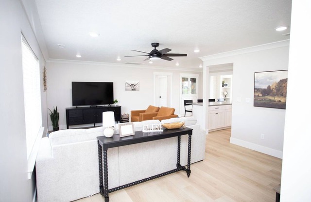 Dayton Diamond- Sleeps 10, Peaceful setting, Game room, Chef's kitchen!