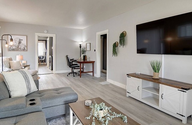 Dayton Dream Gem: King Rms, Pets OK, Near Hospital & Hotspots!