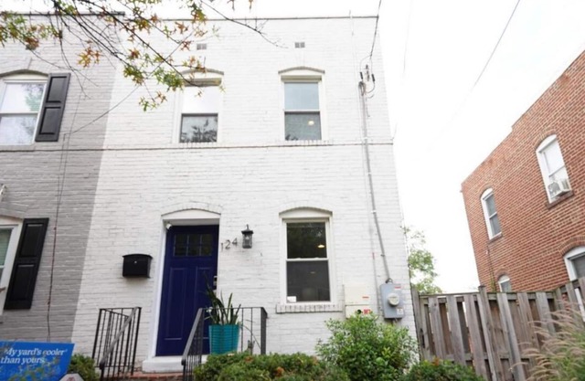 DC Townhome with yard 1 block from blue line metro
