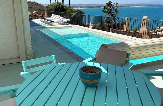 Detached villa, with pool, 8 min drive from the beach