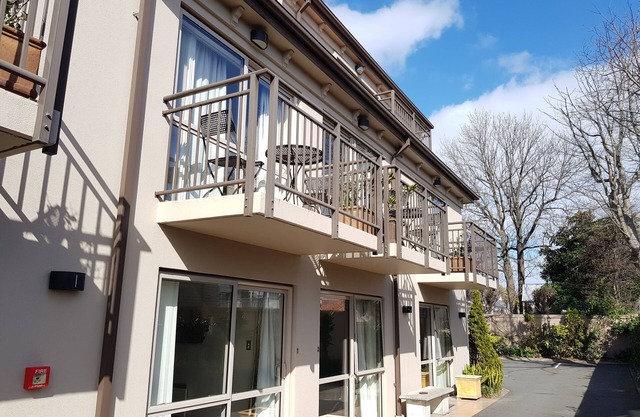 De Lago Motel Apartments
