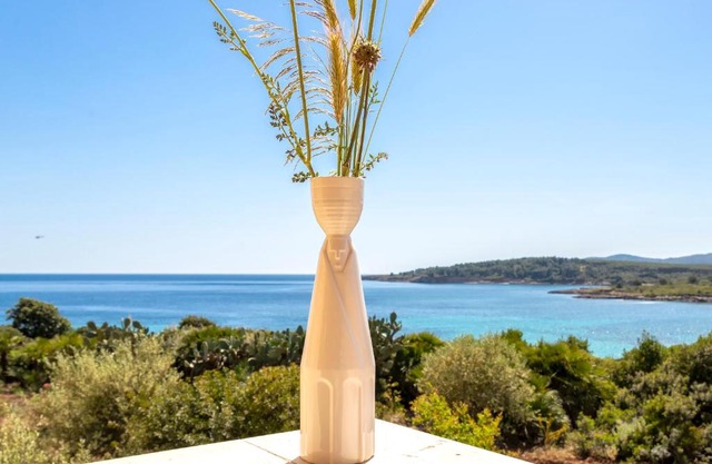 Dea Fertilia. Casa indipendente con vista mare.