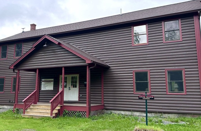 Dead River Lodge