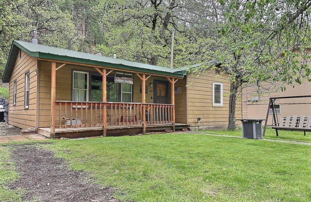 Creekside Property in der Nähe von Mickelson Trail und Deadwood Gulch