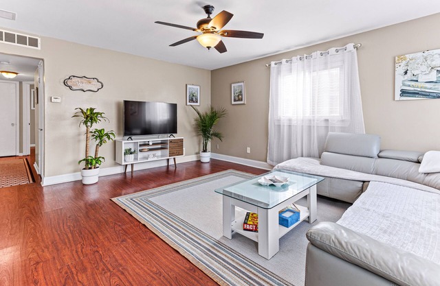 Dearborn Heights Luxury Stay - Close to DTW airport, Dearborn, Downtown Detroit