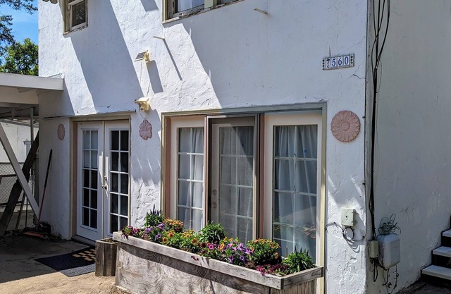 **DECEMBER SPECIAL**!!! Unique and spacious in-town 2-bedroom retreat