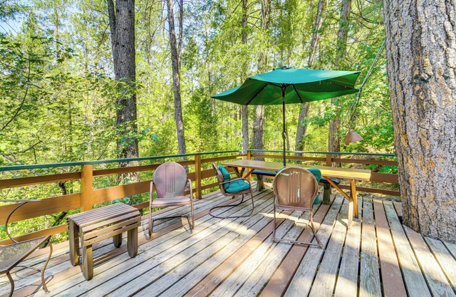 Deck + Al Fresco Dining: Washington Cabin Escape!