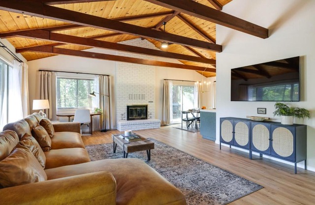 Deck and Fire Pit Stunning Twain Harte Cabin!