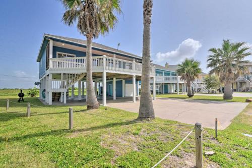 Deck and Grill Walkable Crystal Beach House!