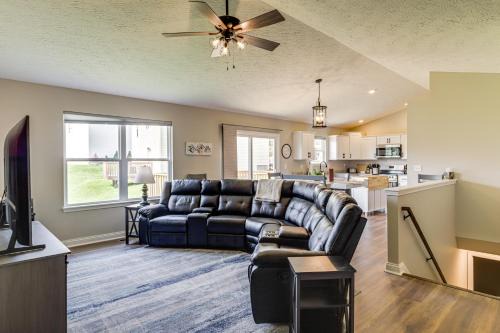 Deck and Outdoor Dining Family Getaway in Dry Ridge