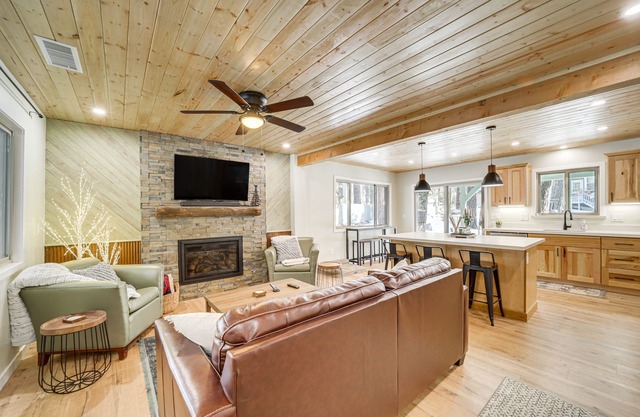 Deck & Fire Pit: Modern Munds Park Retreat!