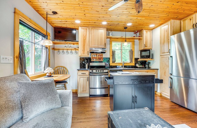 Yakima River Access & Deck: Cle Elum Cabin!