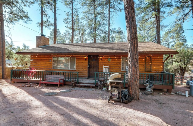 Deck & Forest Views: ‘Black Bear Cabin' in Payson