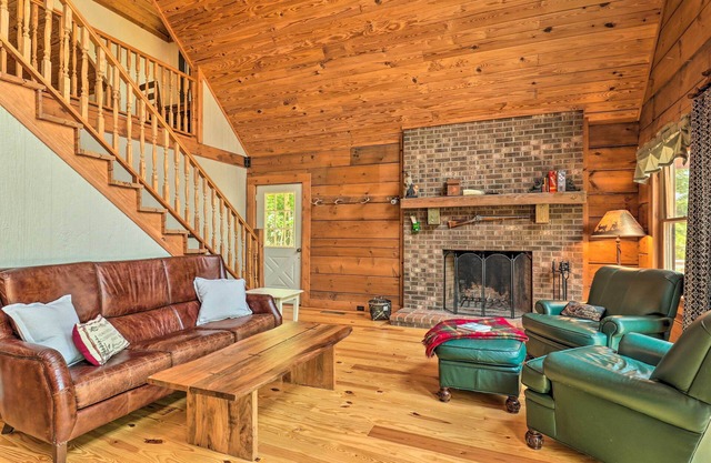 Deck + Game Room: Lakefront Landrum Cabin!